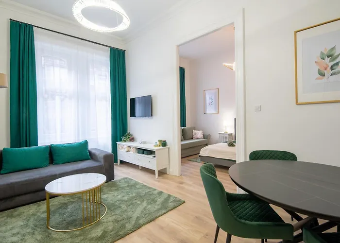 Rose-modern, Central, Quiet, Heroes' Square Apartmán