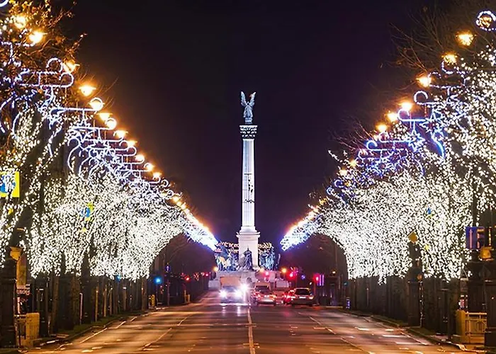 Rose-modern, Central, Quiet, Heroes' Square *