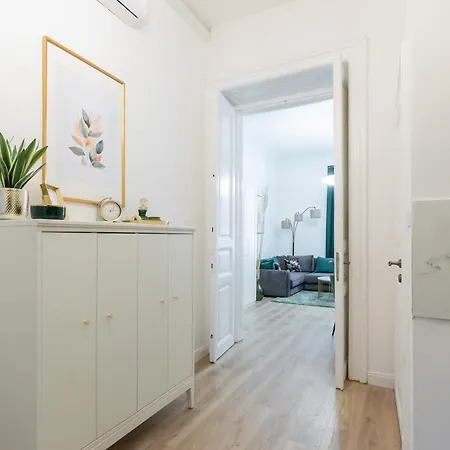 Rose-modern, Central, Quiet, Heroes' Square