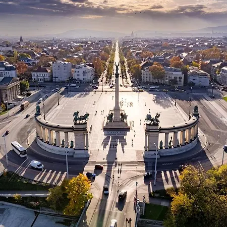 Rose-modern, Central, Quiet, Heroes' Square Lägenhet *